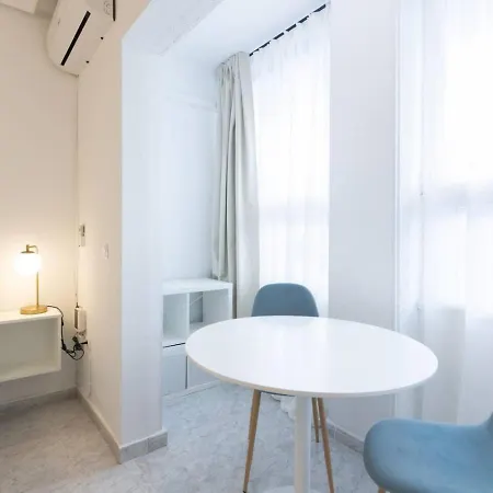 Urban Oasis Minimal Design A.c. Perfect Location דירה *