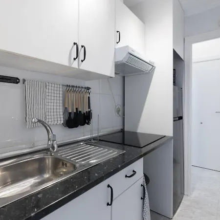 Urban Oasis Minimal Design A.c. Perfect Location דירה טורבייחה